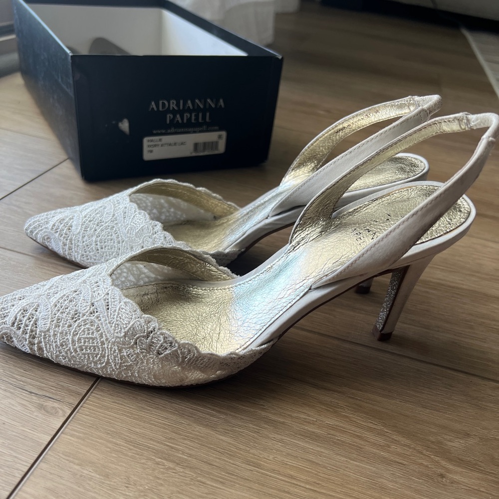 Lace slingback pointed heels